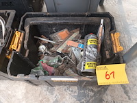 Lot 61 - gereedschapsbak dewalt met inhoud - afbeelding 1 van  3