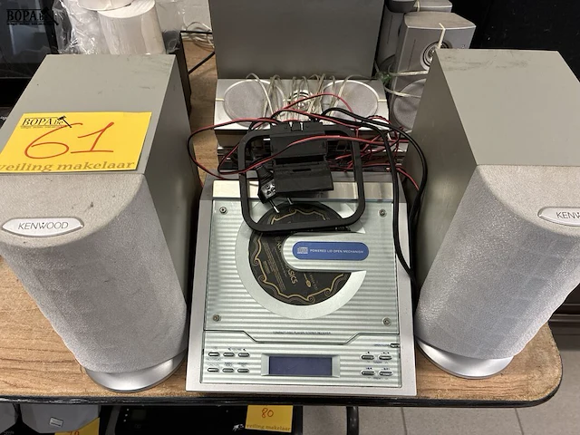 Lot 61 - kenwood cd-player - afbeelding 1 van  4