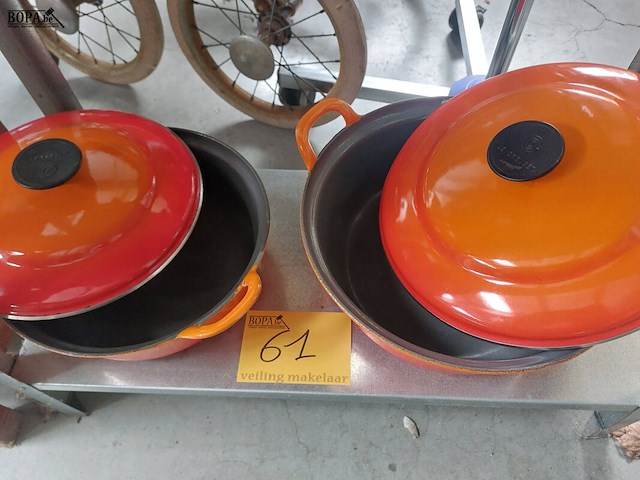 Lot 61 - kookpotten le creuset, 2 stuks - afbeelding 2 van  3
