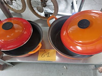 Lot 61 - kookpotten le creuset, 2 stuks - afbeelding 2 van  3