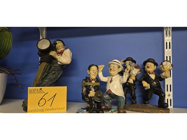 Lot 61 - laurel & hardy beeldjes 3 stuks - afbeelding 1 van  4