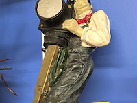 Lot 61 - laurel & hardy beeldjes 3 stuks - afbeelding 2 van  4