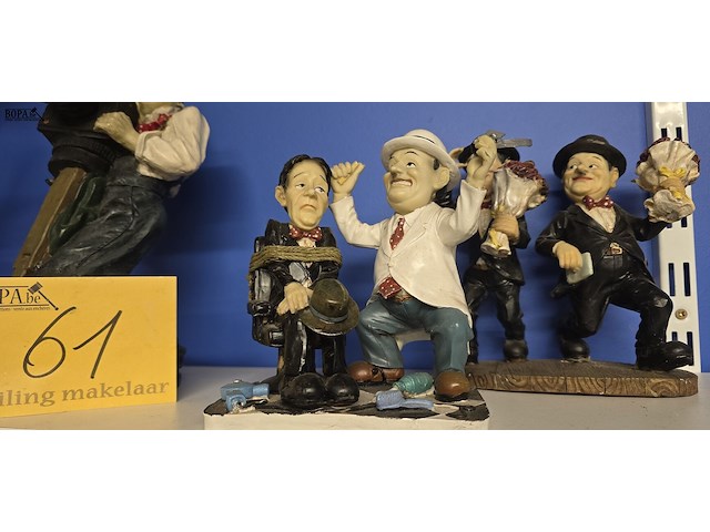 Lot 61 - laurel & hardy beeldjes 3 stuks - afbeelding 3 van  4