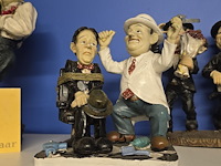 Lot 61 - laurel & hardy beeldjes 3 stuks - afbeelding 3 van  4