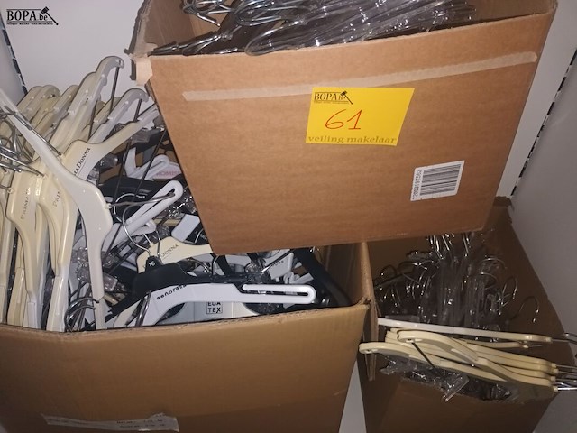 Lot 61 - lot kleerhangers - afbeelding 4 van  4