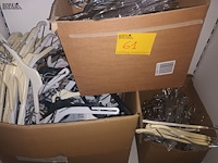 Lot 61 - lot kleerhangers - afbeelding 4 van  4