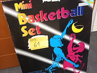 Lot 61 - mini basketball set - afbeelding 1 van  4