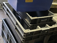 Lot 61 - plastiek bakken zware uitvoering 6 stuks - afbeelding 1 van  5