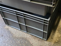 Lot 61 - plastiek bakken zware uitvoering 6 stuks - afbeelding 2 van  5