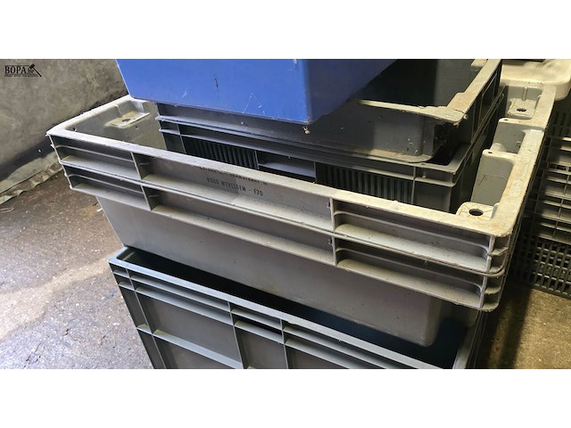 Lot 61 - plastiek bakken zware uitvoering 6 stuks - afbeelding 3 van  5