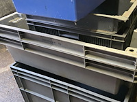 Lot 61 - plastiek bakken zware uitvoering 6 stuks - afbeelding 3 van  5