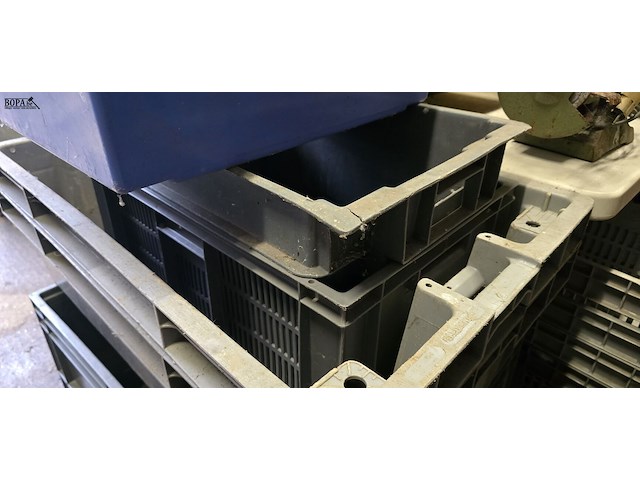 Lot 61 - plastiek bakken zware uitvoering 6 stuks - afbeelding 4 van  5