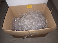 Lot 61 - plastieken kleerhangers. 1 doos - afbeelding 3 van  3