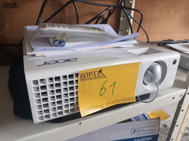 Lot 61 - projector acer - afbeelding 1 van  4