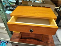 Lot 61 - retro nachttafel - afbeelding 2 van  4