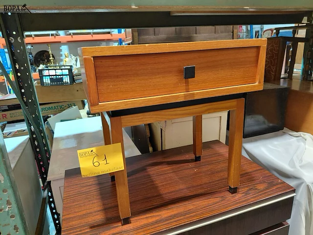 Lot 61 - retro nachttafel - afbeelding 4 van  4