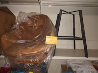 Lot 61 - stoelzittingen en onderstel - afbeelding 1 van  3