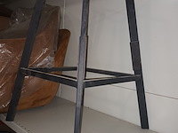 Lot 61 - stoelzittingen en onderstel - afbeelding 2 van  3