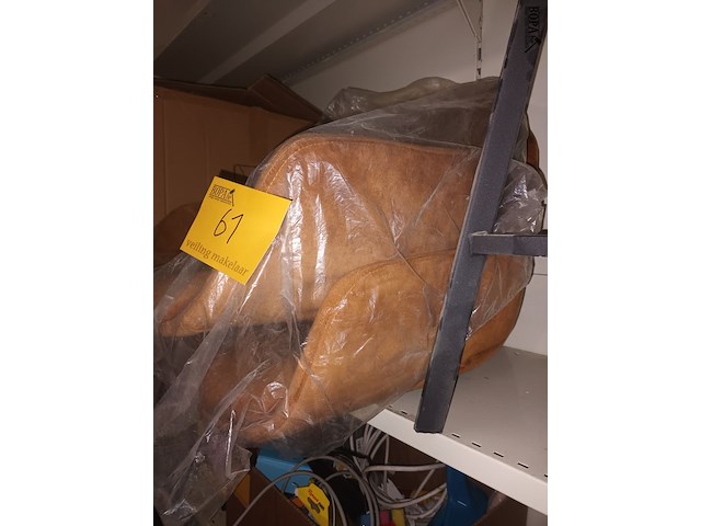 Lot 61 - stoelzittingen en onderstel - afbeelding 3 van  3