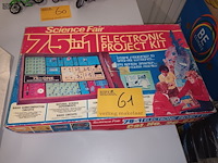 Lot 61 - tandy science fair electronic project kit - afbeelding 1 van  5
