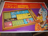 Lot 61 - tandy science fair electronic project kit - afbeelding 4 van  5