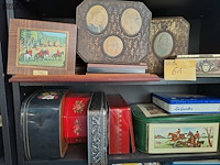 Lot 61 - vintage blikken dozen - afbeelding 1 van  3