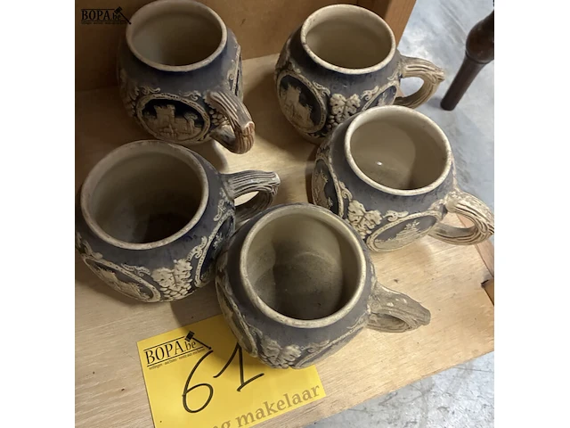 Lot 61 - vintage duitse keramieken bekers - afbeelding 1 van  3