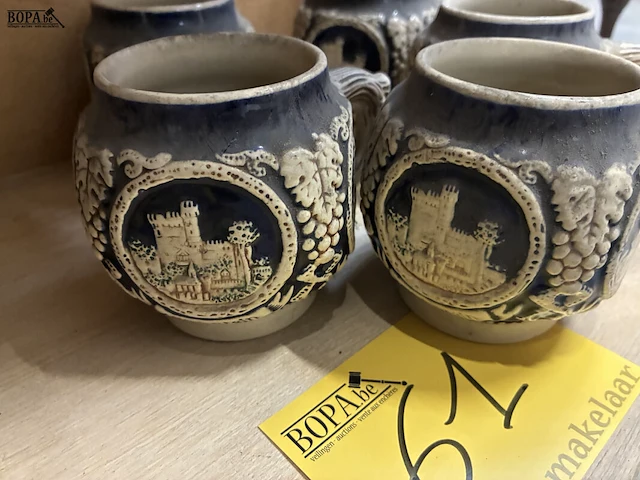 Lot 61 - vintage duitse keramieken bekers - afbeelding 2 van  3