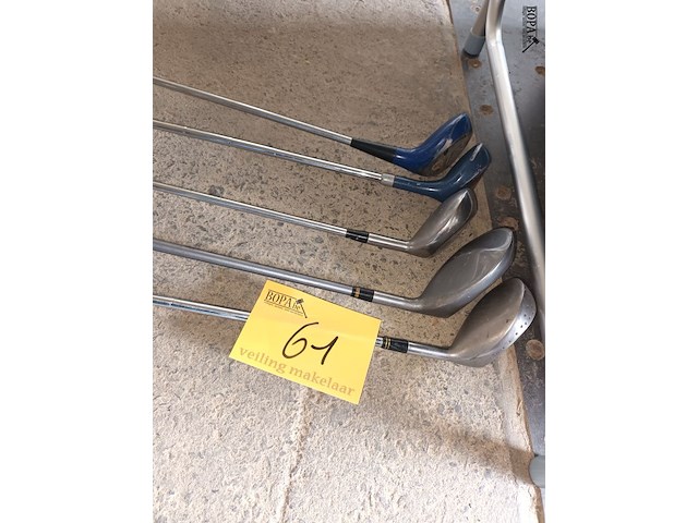 Lot 61 - vintage golf clubs. 5 stuks. - afbeelding 1 van  5