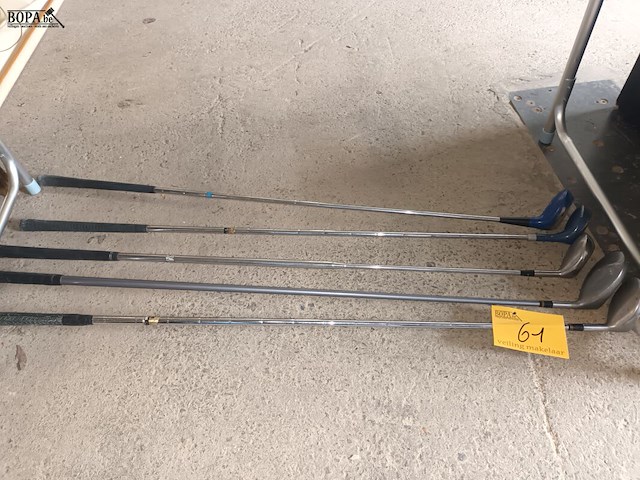 Lot 61 - vintage golf clubs. 5 stuks. - afbeelding 2 van  5