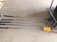 Lot 61 - vintage golf clubs. 5 stuks. - afbeelding 2 van  5