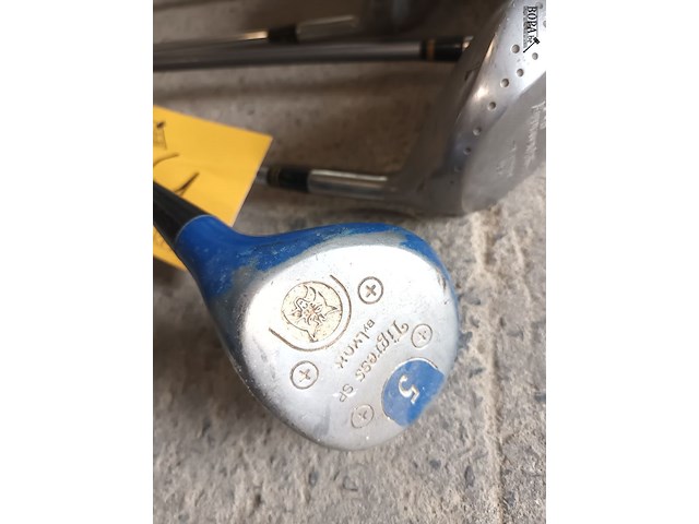 Lot 61 - vintage golf clubs. 5 stuks. - afbeelding 4 van  5