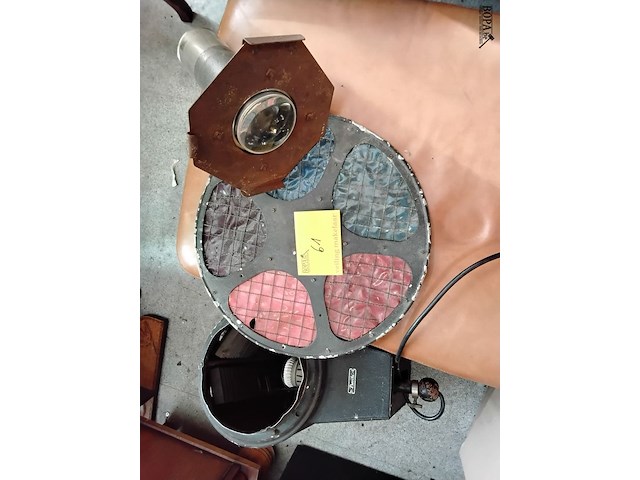 Lot 61 - vintage theaterspotlight - afbeelding 1 van  6