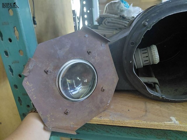 Lot 61 - vintage theaterspotlight - afbeelding 3 van  6