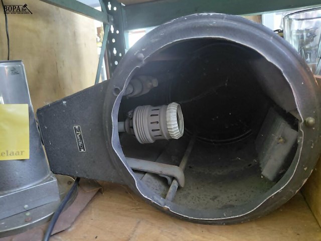 Lot 61 - vintage theaterspotlight - afbeelding 5 van  6