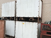 Lot 612 - stalen stapelbakken. 4 stuks - afbeelding 1 van  2