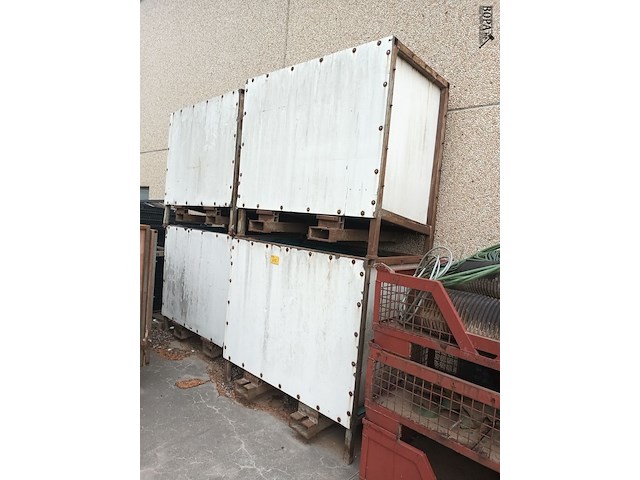 Lot 612 - stalen stapelbakken. 4 stuks - afbeelding 2 van  2