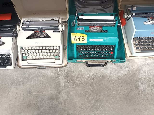 Lot 613 - typemachines. 4 stuks - afbeelding 4 van  4