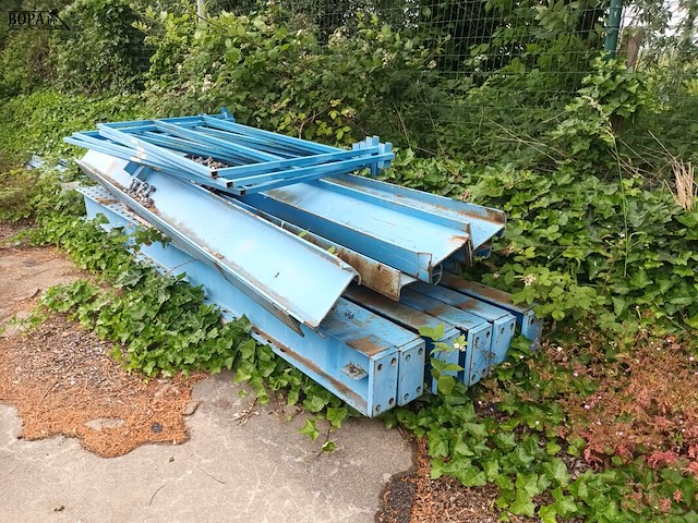 Lot 615 - draagarmrek - afbeelding 1 van  4