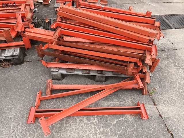 Lot 619 - liggers voor pallet stellingrek - afbeelding 2 van  5