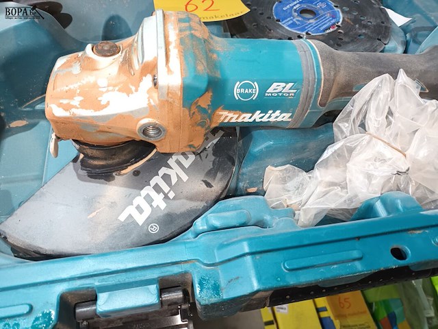 Lot 62 - accu haakse slijper makita - afbeelding 2 van  4