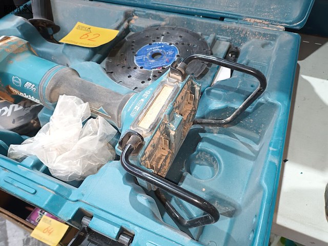 Lot 62 - accu haakse slijper makita - afbeelding 3 van  4