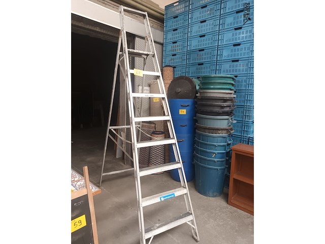 Lot 62 - aluminium trapladder - afbeelding 1 van  4