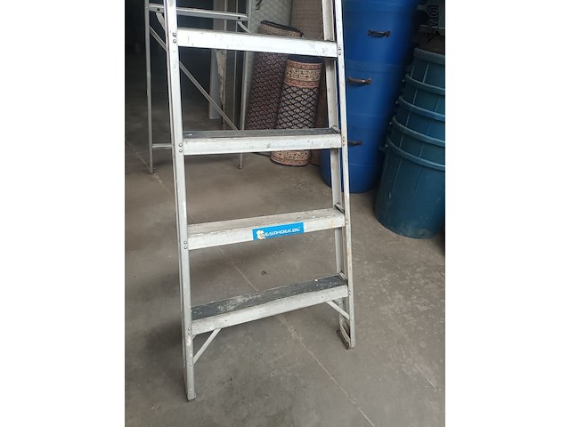 Lot 62 - aluminium trapladder - afbeelding 2 van  4