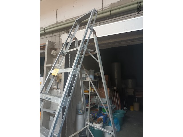 Lot 62 - aluminium trapladder - afbeelding 4 van  4