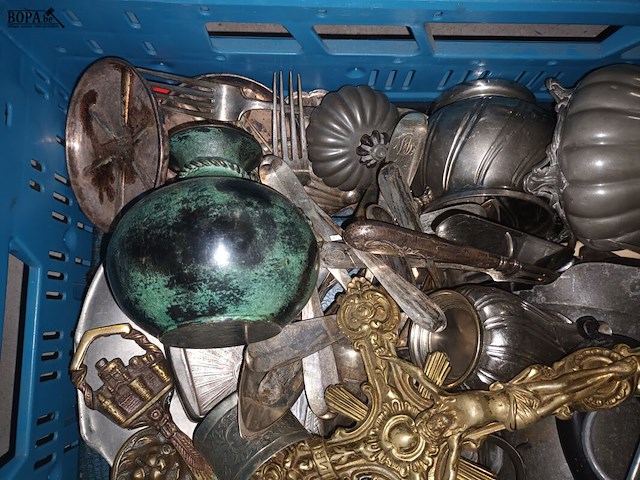 Lot 62 - antiek tafelgerei. 1 bak - afbeelding 2 van  6