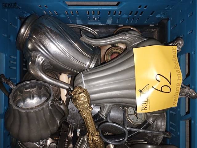 Lot 62 - antiek tafelgerei. 1 bak - afbeelding 4 van  6