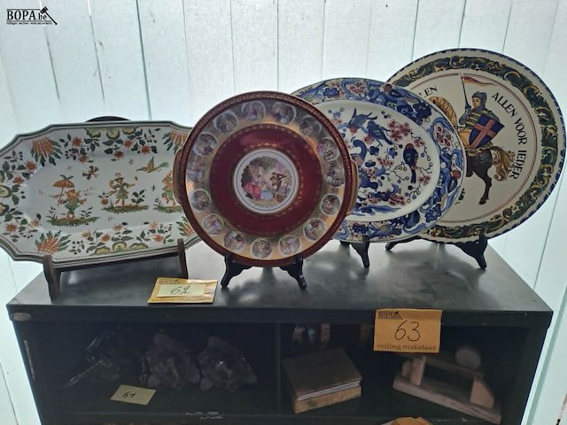 Lot 62 - decoratieve borden op display, handgeschilderd, bavaria old - afbeelding 1 van  8
