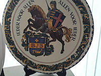 Lot 62 - decoratieve borden op display, handgeschilderd, bavaria old - afbeelding 5 van  8