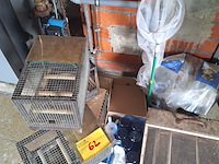 Lot 62 - dierenbenodigdheden. 16 stuks - afbeelding 1 van  5